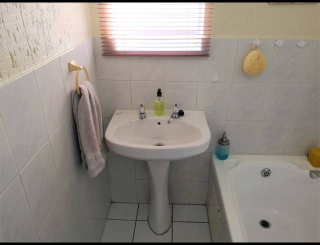 3 BEDROOM FLAT TO LET IN VANDERBIJLPARK SW 5